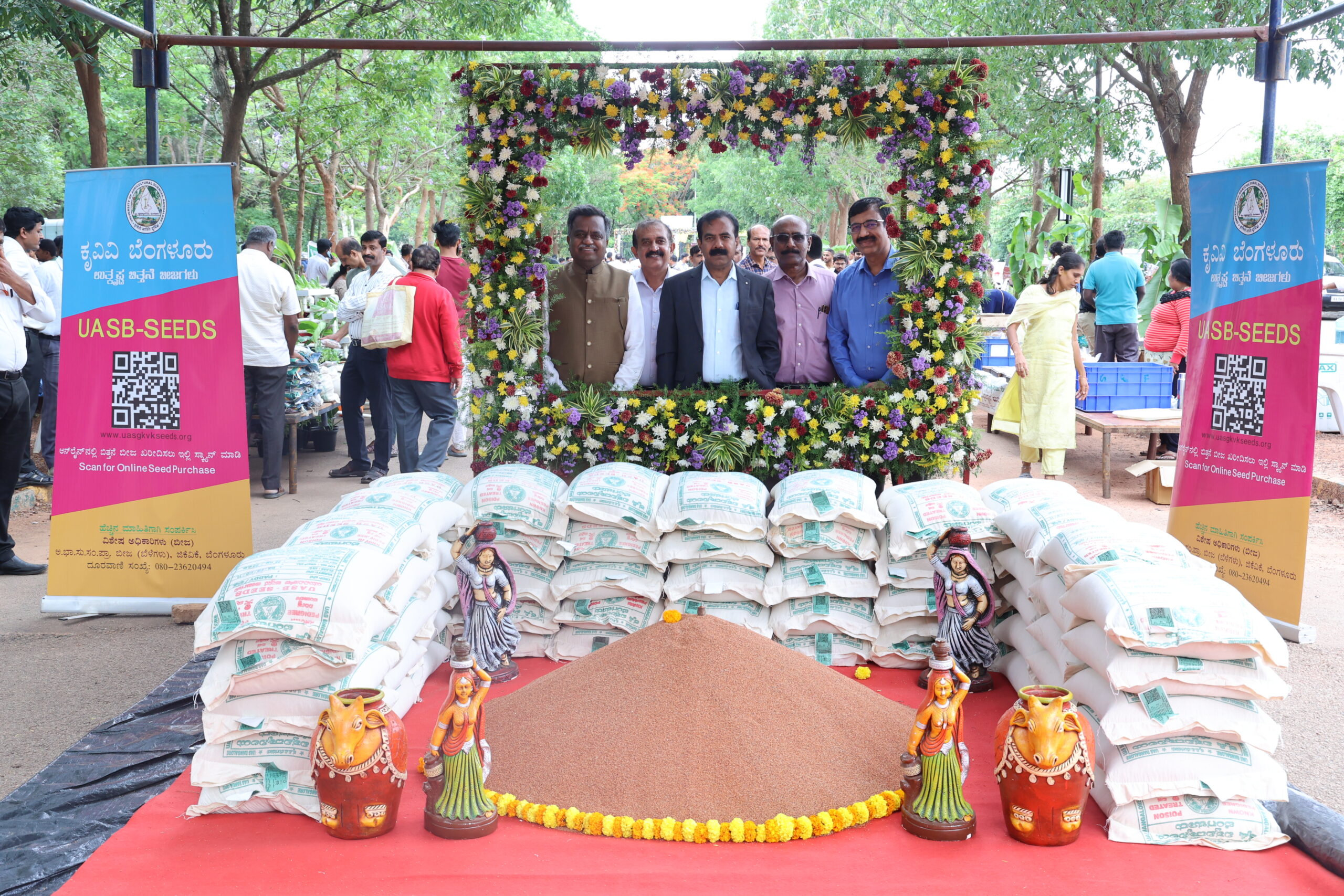 CAKE-EXHIBTION-VISIT-BY-MINISTER